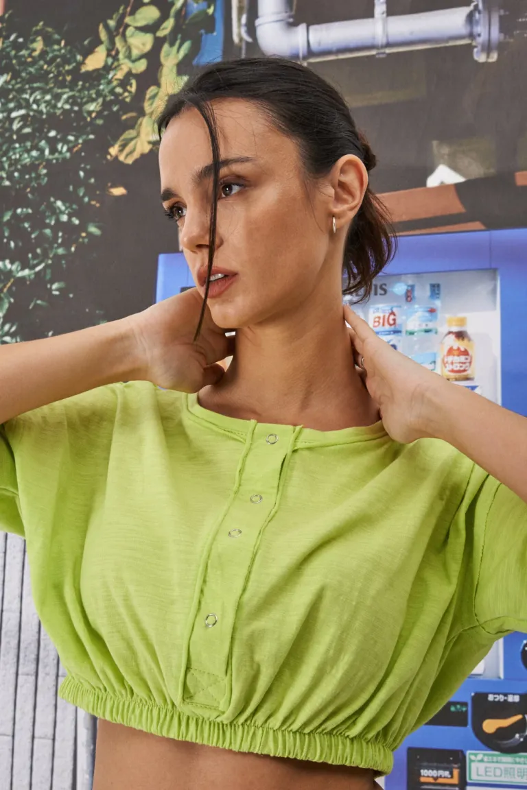 Remera de moda en diversos colores para mujeres con estilo de Apricot en Remeras para argentina