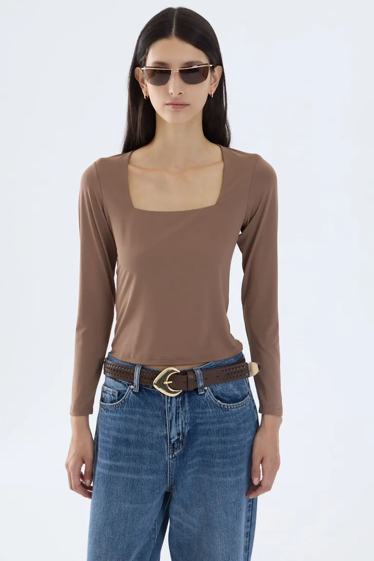 Remera de mujer con mangas largas y cuello cuadrado de calce entallado de Portsaid en Remeras para argentina