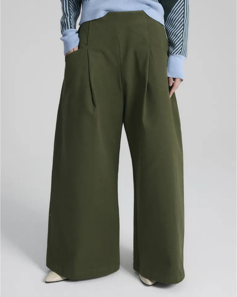 Pantalón de mujer estilo sastrero con pierna ancha y tiro alto con pinzas frontales de Blue Sheep en Pantalones para argentina