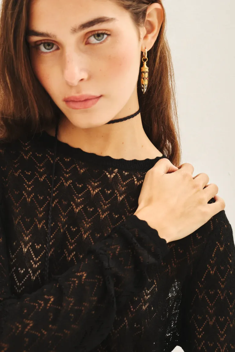 Remera negra de punto con detalles brillantes y calce ajustado al cuerpo de Rapsodia en Remeras para argentina