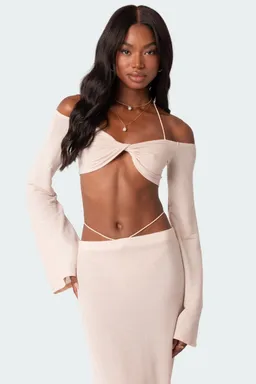 Crop top hombros descubiertos celeste de Edikted en Tops para argentina