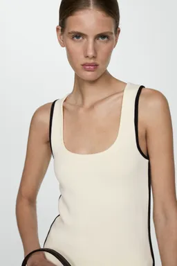 Top punto detalles contraste de Mango en Tops para argentina