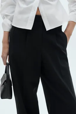 Pantalón recto con pinzas de Mango en Pantalones para argentina