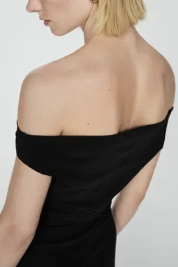 Vestido drapeado hombros descubiertos de Mango en Vestidos para argentina