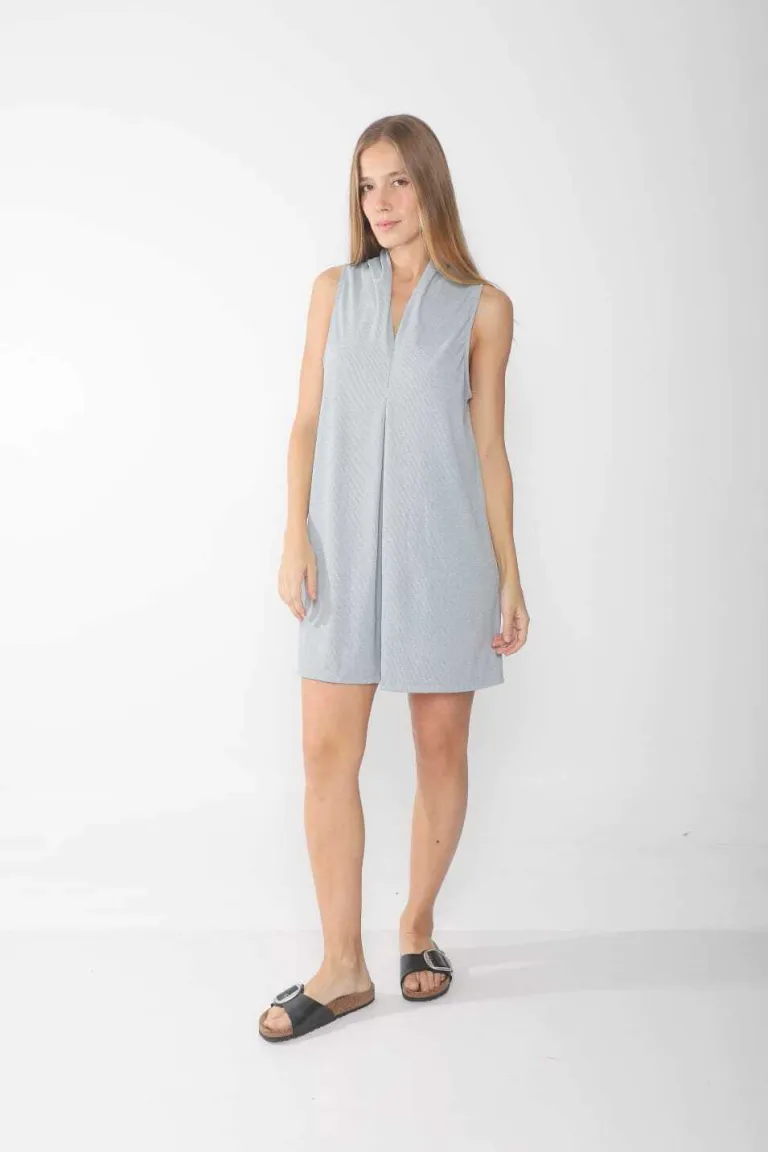 Vestido beige con cuello alto y diseño minimalista para mujer de Belle en Vestidos para argentina