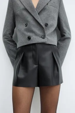 Shorts pinzas efecto cuero de Mango en Shorts para argentina