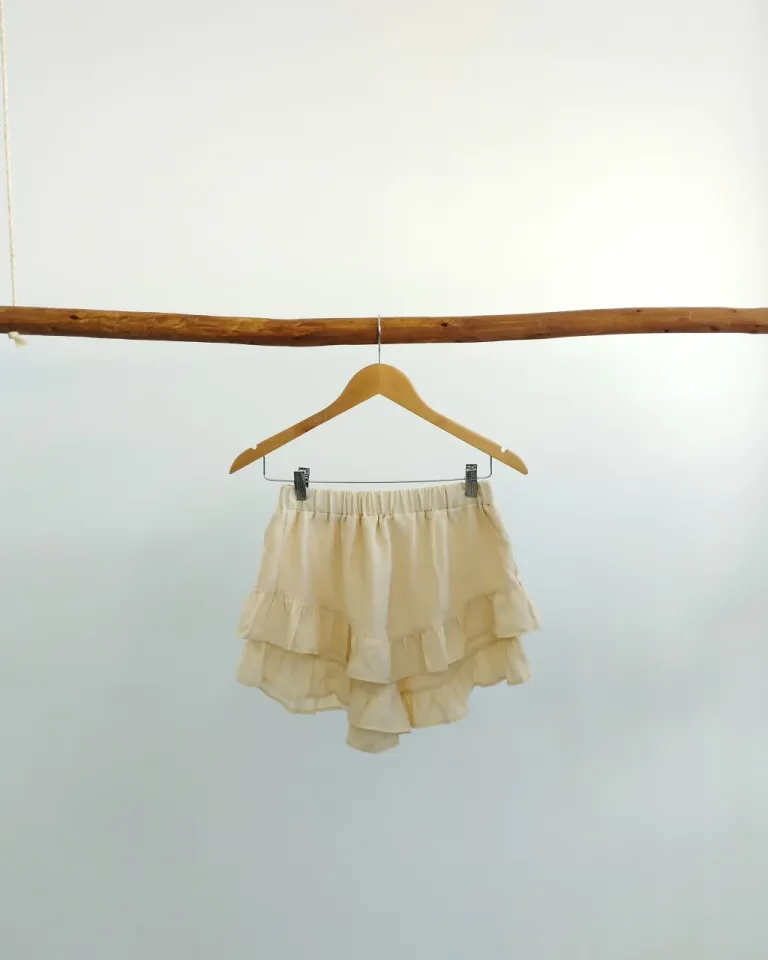 Pollera corta con volados en un diseño moderno y versátil de Lemmon en Faldas para argentina