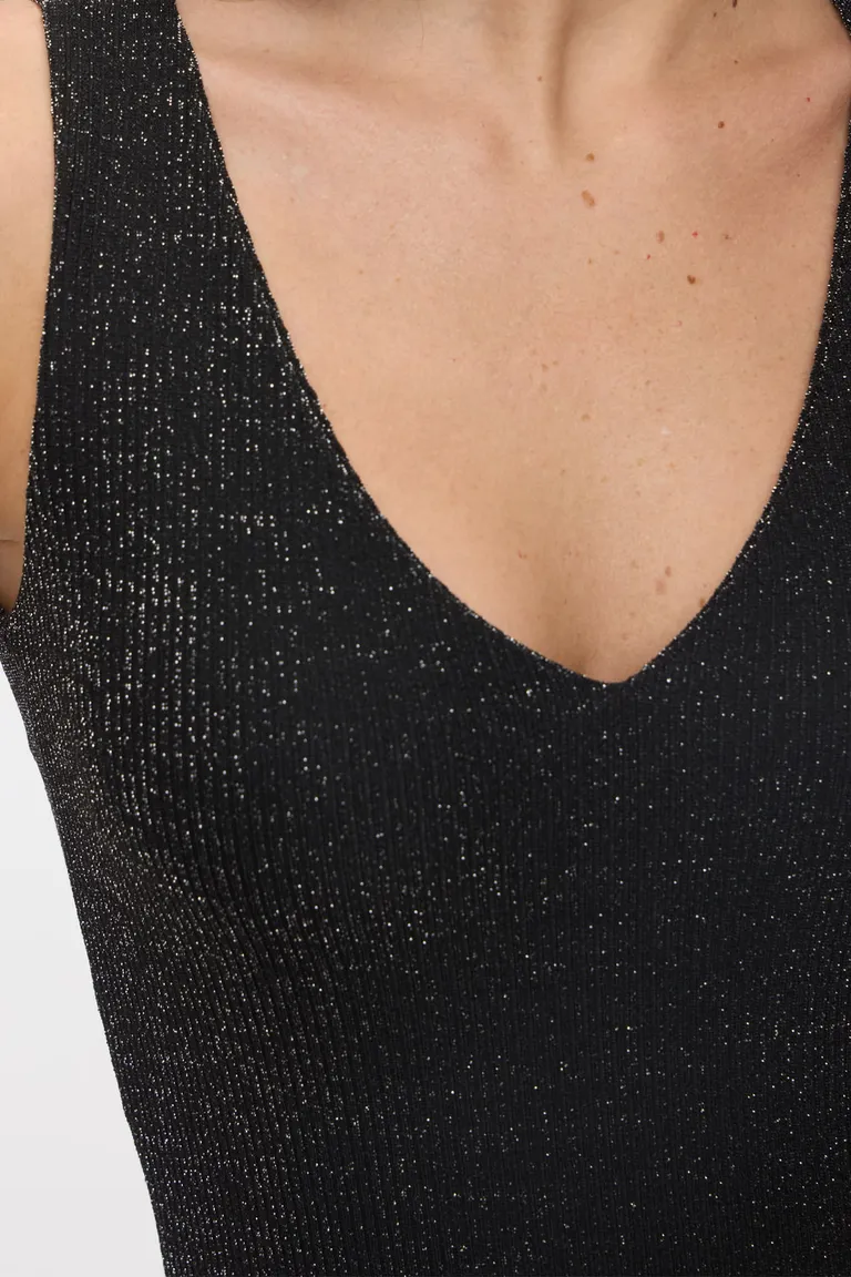 Body femenino sin mangas con escote en V y acabado brillante de Cuesta Blanca en Bodies para argentina