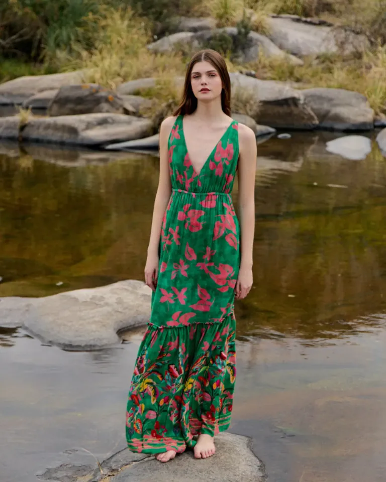 Vestido estampado de viscosa con escote pronunciado y espalda cruzada de Wanama en Vestidos para argentina