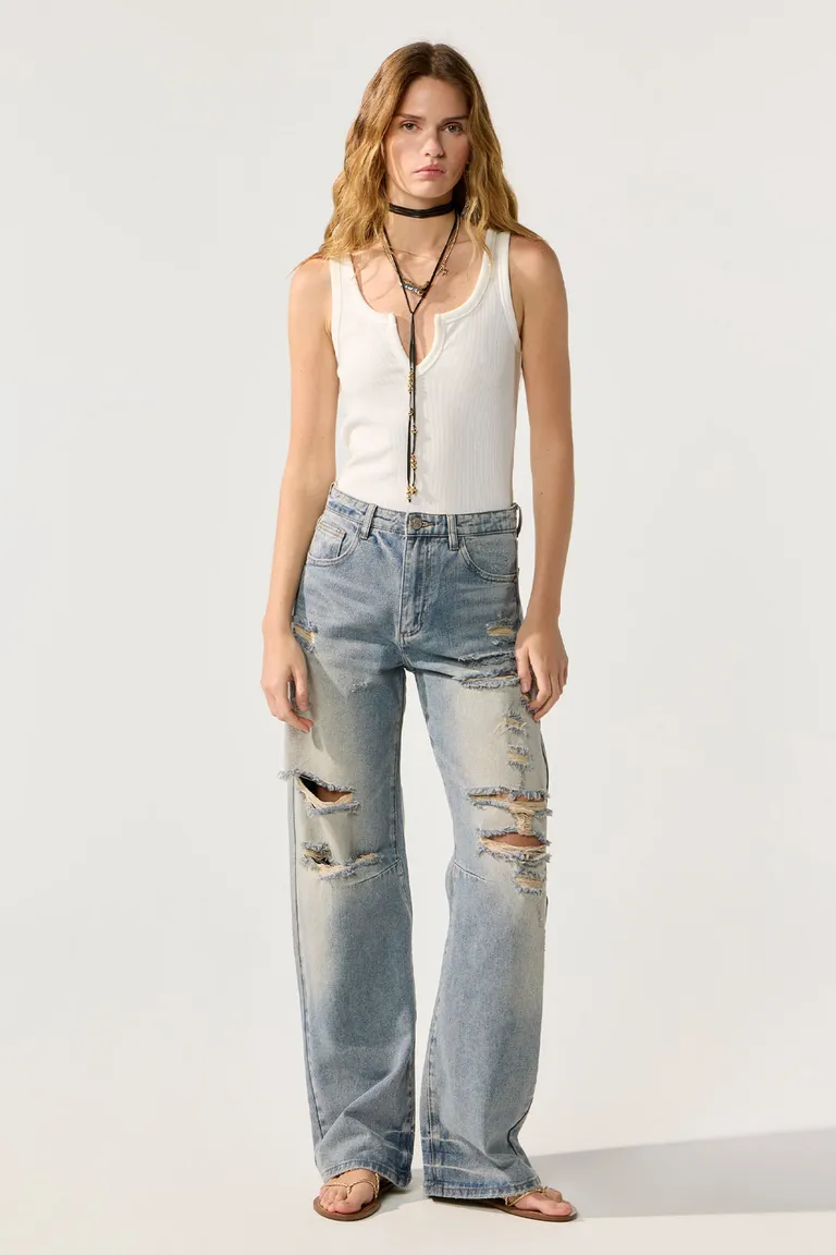 Pantalón Rectos de Denim con Desgaste Intenso de Cuesta Blanca en Pantalones para argentina