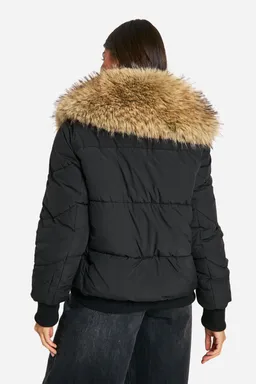 Campera puffer cuello piel sintética de Boohoo en Chaquetas para argentina