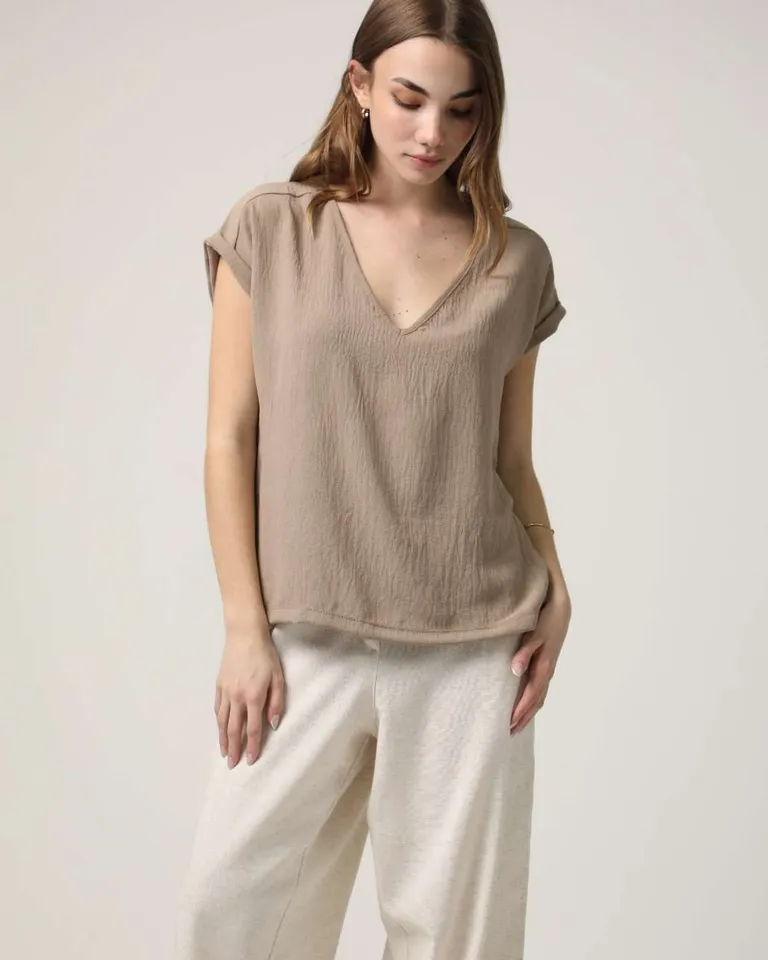 Blusa de lino con escote en V y pliegues en las mangas para mujer de Hesed en Blusas para argentina