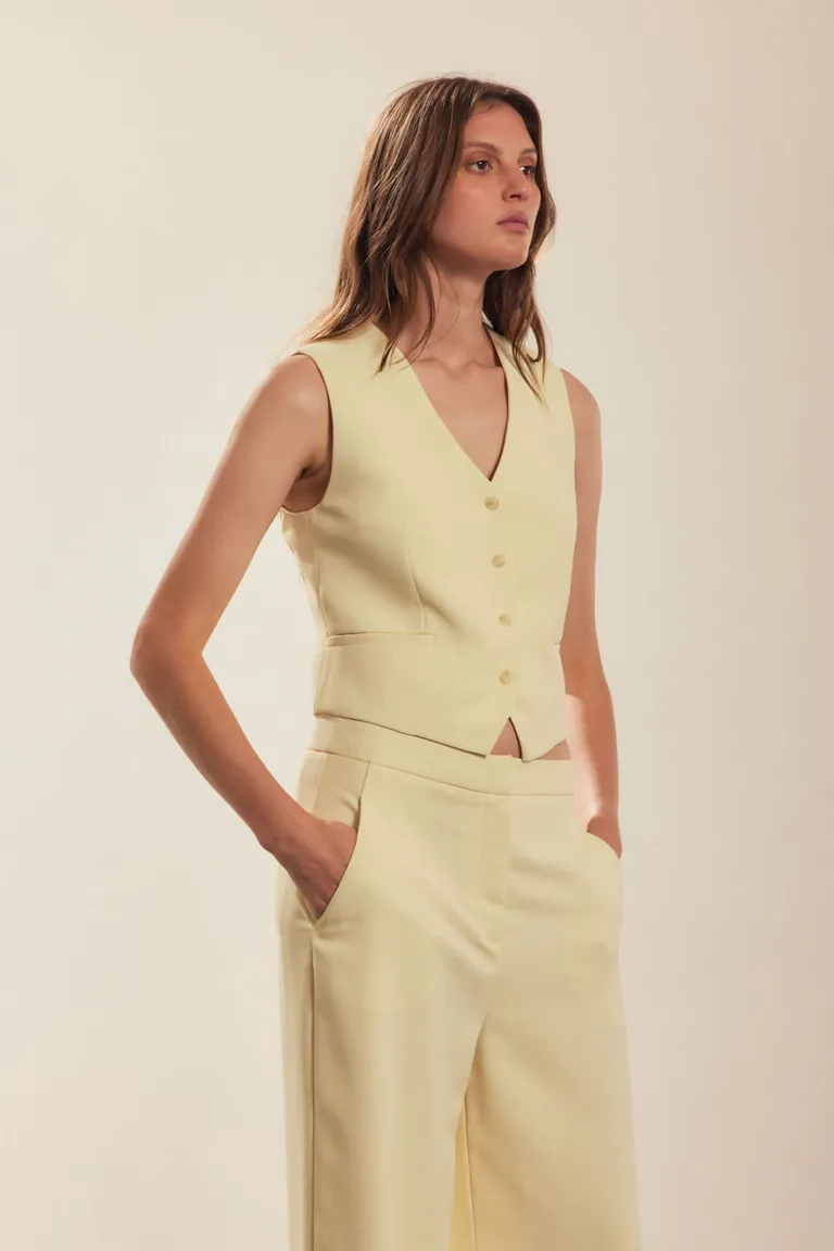 Chaleco sastrero clásico en color amarillo para mujer de Portsaid en Chalecos para argentina