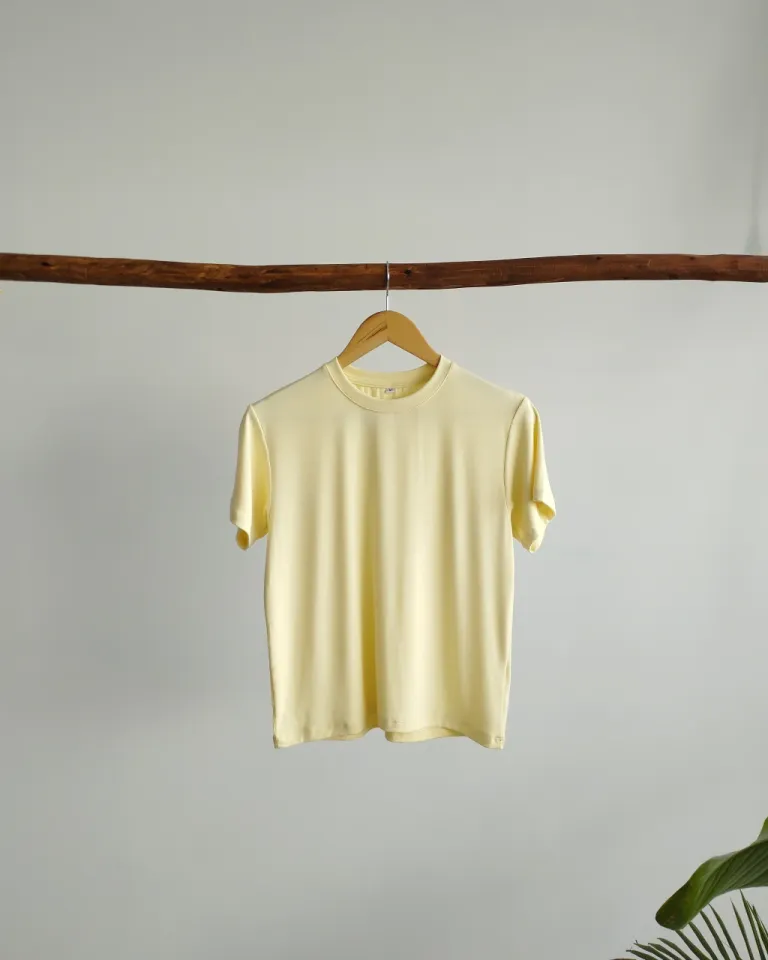 Remera de cuello redondo en tono amarillo suave para mujer de Lemmon en Remeras para argentina