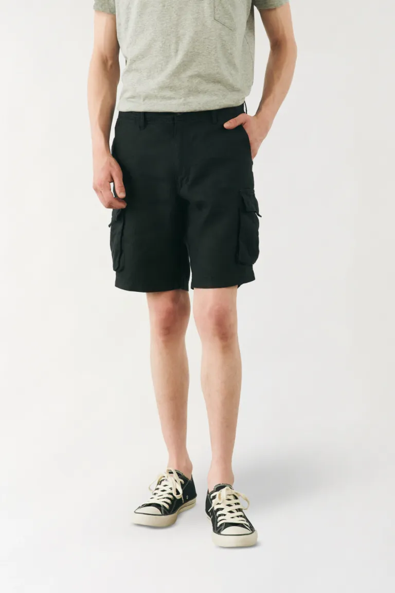 Bermuda de lino con bolsillos laterales y cierre en cartera, prenda casual y versátil para hombres de Bensimon en Bermudas y Shorts para argentina