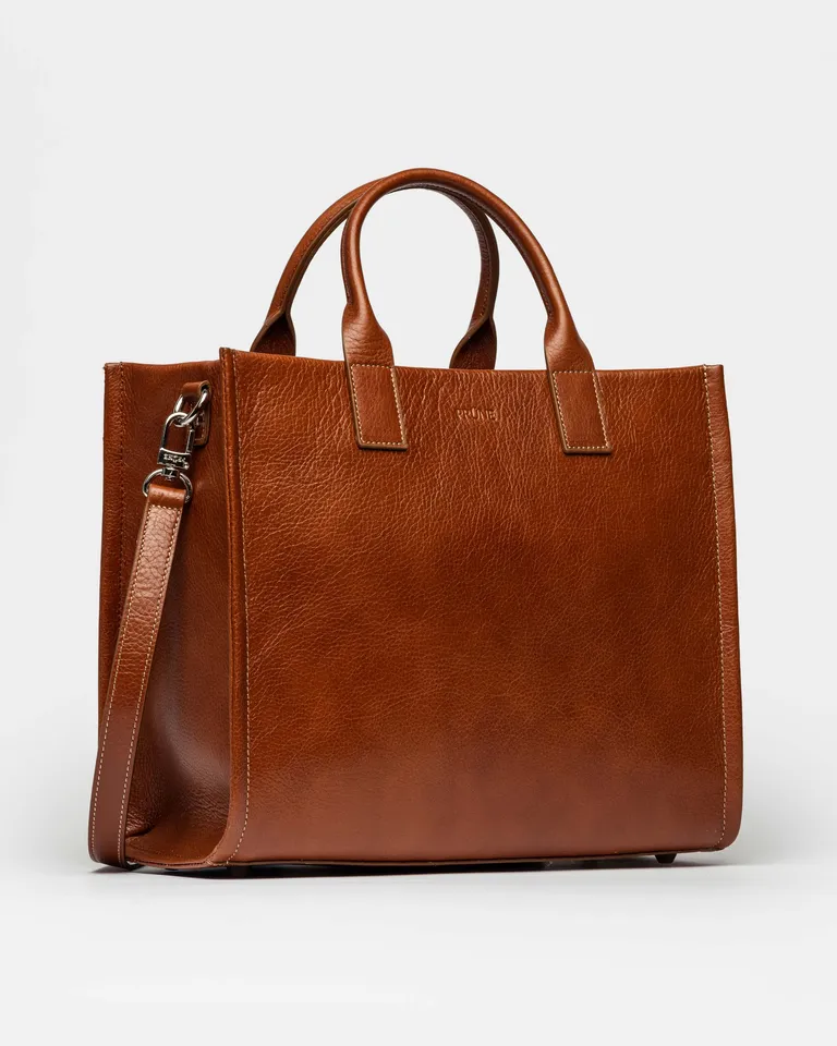 Cartera de mano de diseño minimalista y cuero de primera calidad de Prüne en Bolsos y Carteras para argentina