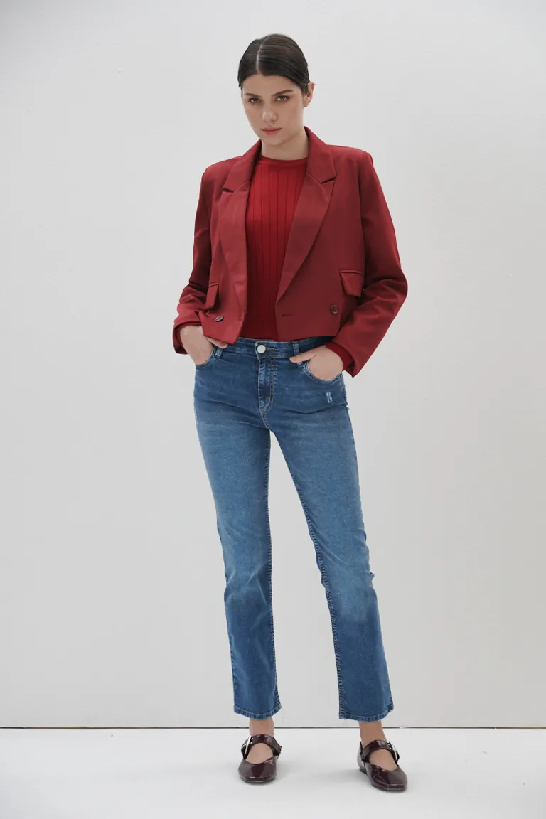 Pantalón de jean de tiro medio y calce ceñido, con lavado único y detalles de prelavado de Sweet en Pantalones para argentina