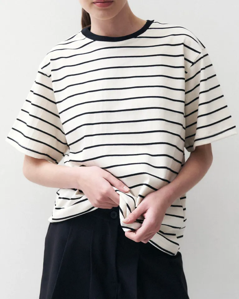 Remera oversized a rayas en tono crudo y negro de Sky en Remeras para argentina