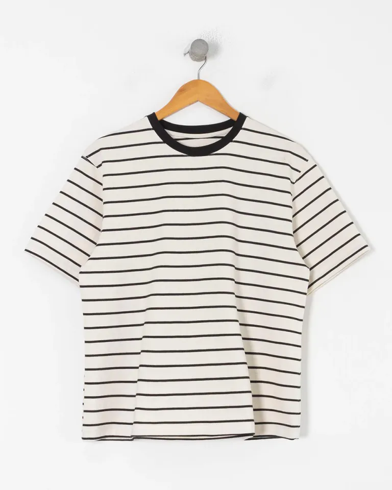 Remera oversized a rayas en tono crudo y negro de Sky en Remeras para argentina