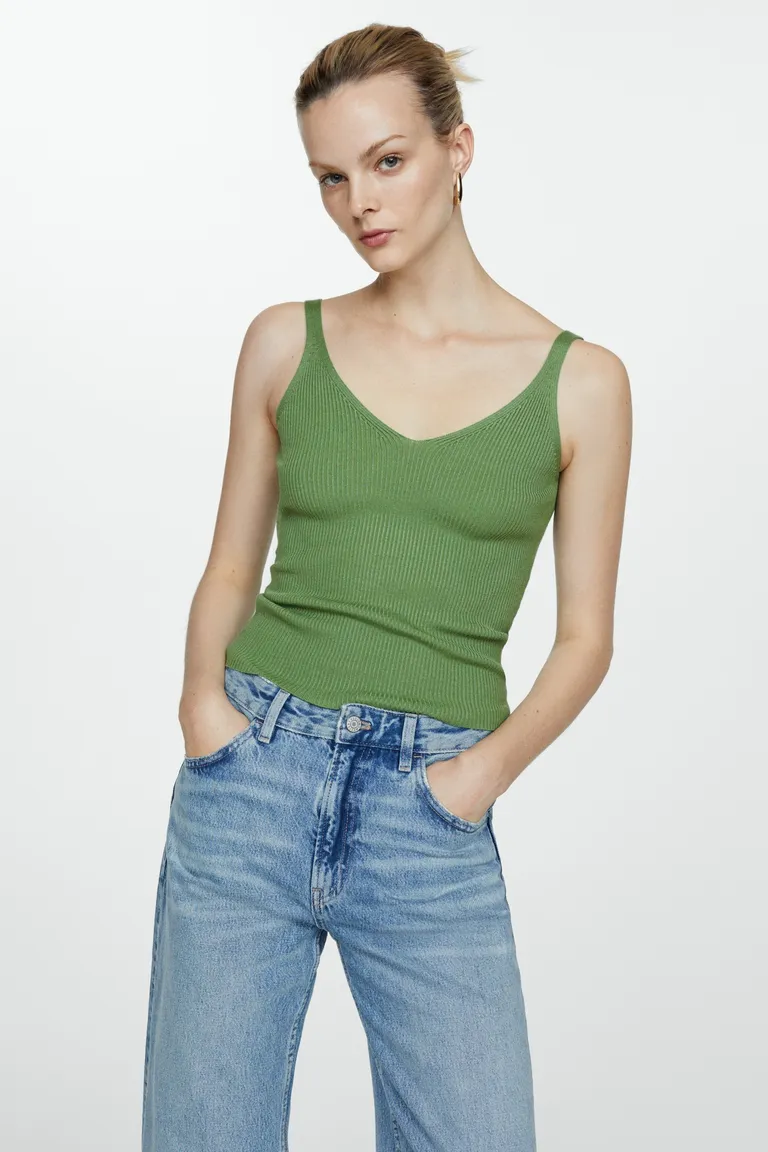 Top punto escote pico de Mango en Tops para argentina