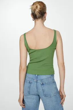 Top punto escote pico de Mango en Tops para argentina