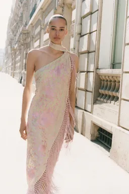 Vestido asimétrico bordados flecos de Mango en Vestidos para argentina