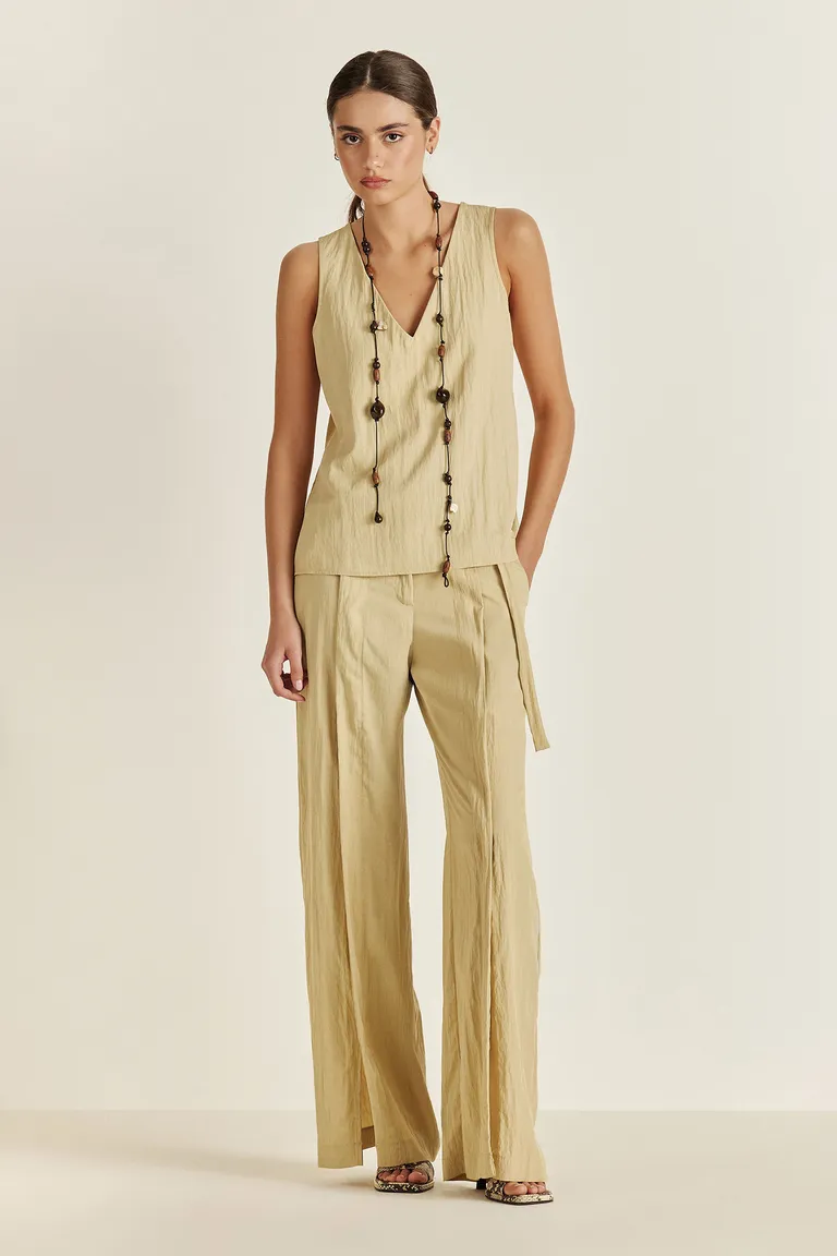 Top liviano y transpirable en tono beige, diseño elegante y versátil para el verano de Tucci en Tops para argentina