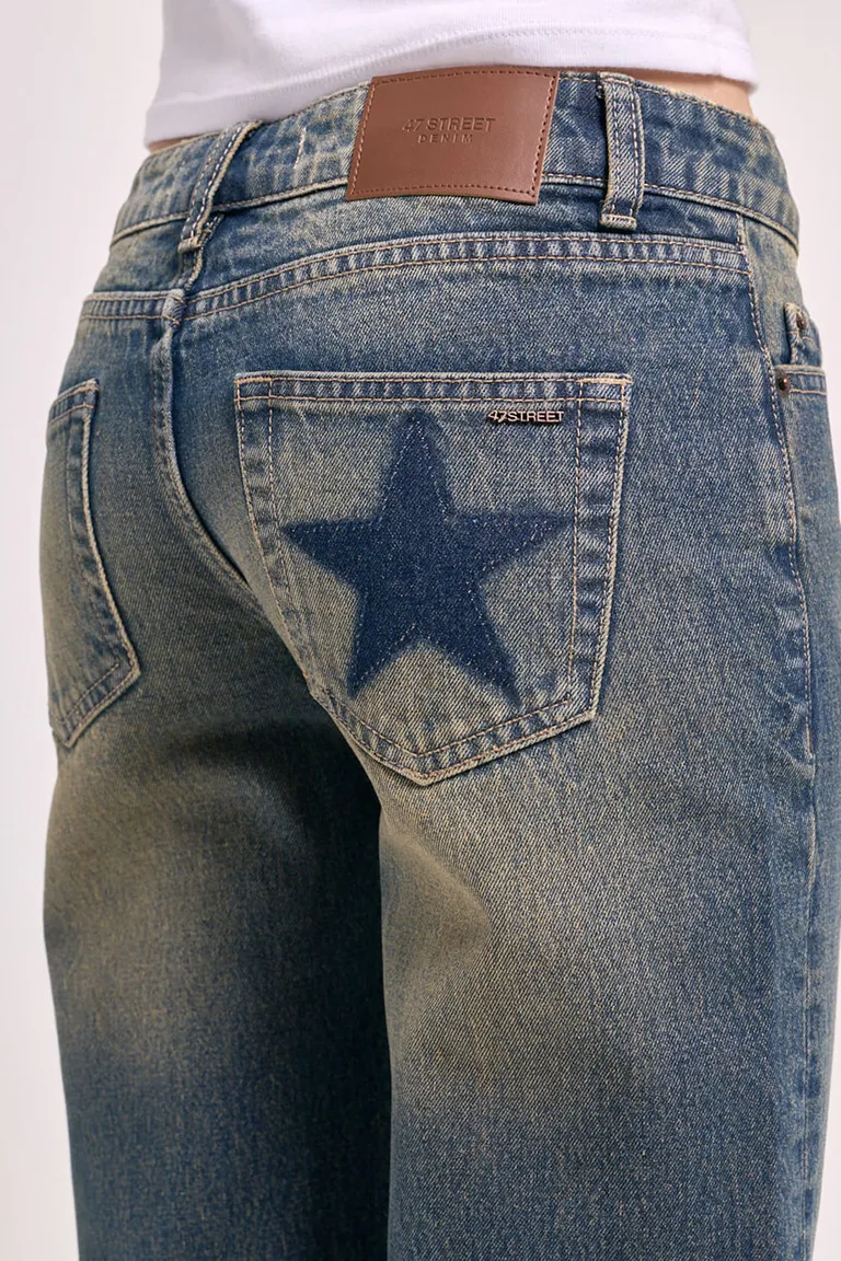 Pantalón denim de tiro bajo con corte recto y detalle de estrella en bolsillo posterior de 47 Street en Pantalones para argentina