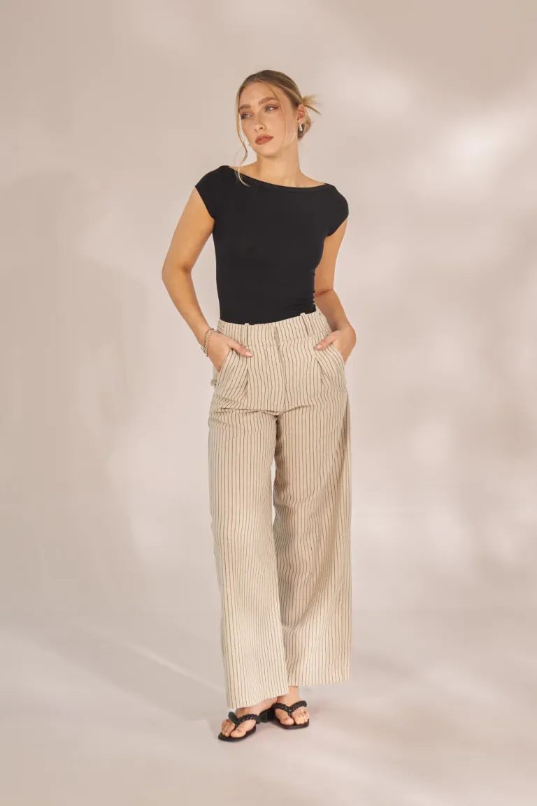 Pantalón de corte recto y líneas verticales para un look casual y elegante de Apricot en Pantalones para argentina