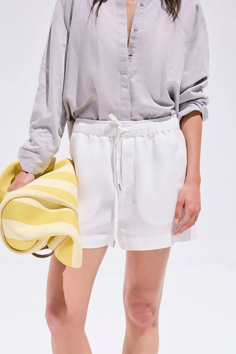 Shorts blancos de lino con bordados y cintura elástica de Maria Cher en Shorts para argentina