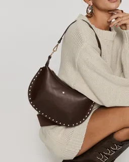 Bolso de hombro oracle tachas chocolate de Princess Polly en Bolsos y Carteras para argentina