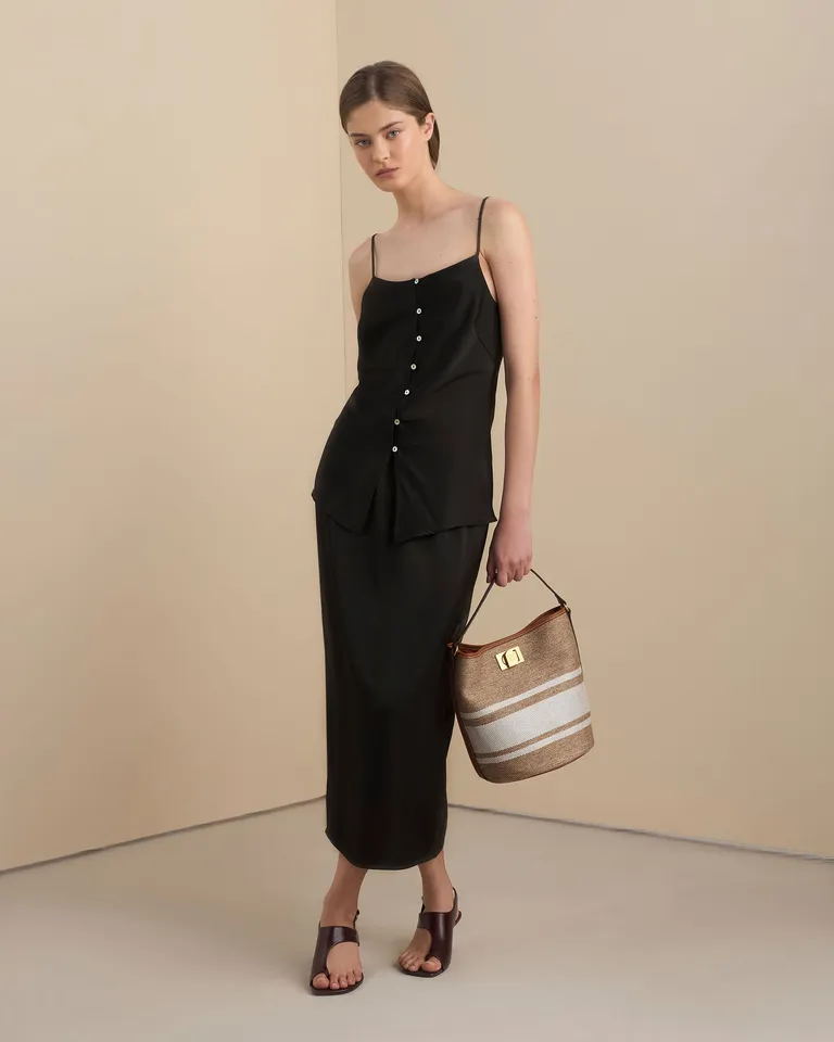 Falda de satén con largo hasta los tobillos para un look sofisticado y elegante de Prüne en Faldas para argentina