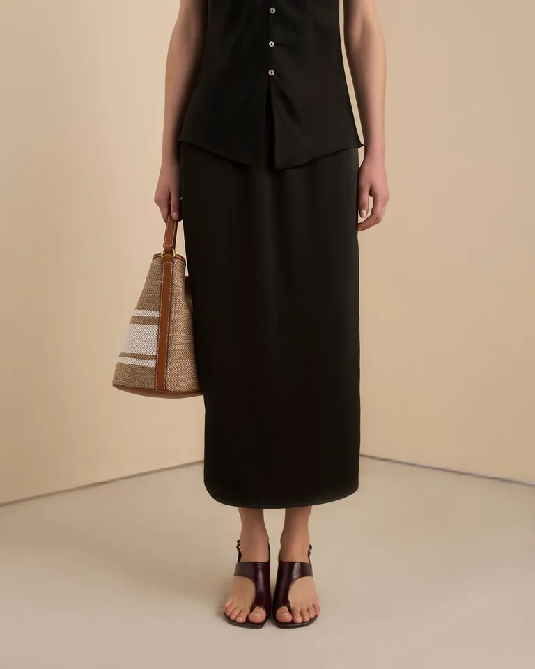 Falda de satén con largo hasta los tobillos para un look sofisticado y elegante de Prüne en Faldas para argentina