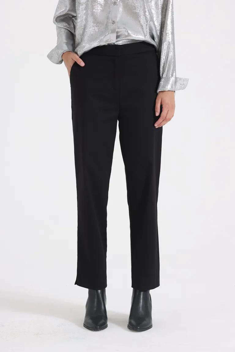 Pantalón de vestir recto clásico en color negro para mujer de Yagmour en Pantalones para argentina