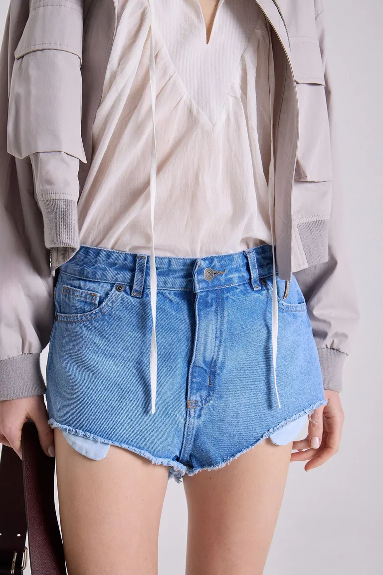 Short de jean mujer con lavado desgastado y ruedo desflecado de Maria Cher en Shorts para argentina
