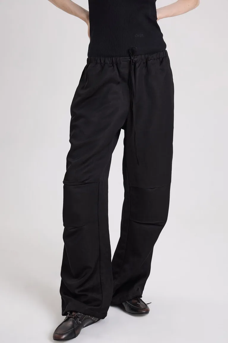 Pantalon de corte holgado con bolsillos frontales y cierre metálico de Maria Cher en Pantalones para argentina