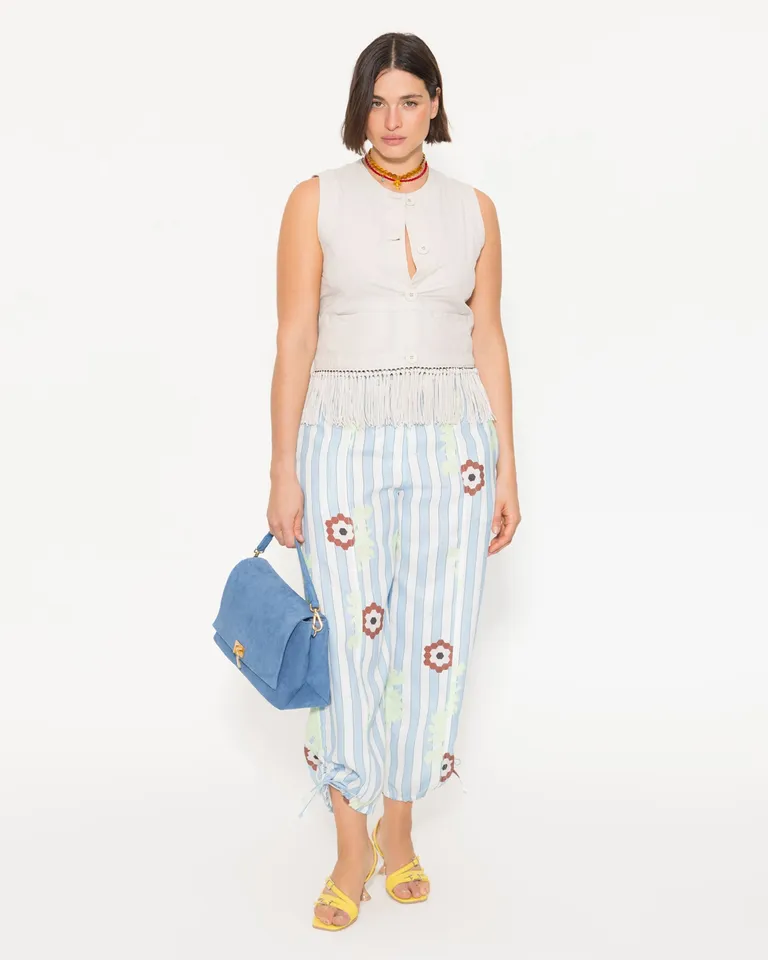 Pantalón de lino con diseño de rayas y flores, corte relajado y ajuste modular de Jazmin Chebar en Pantalones para argentina