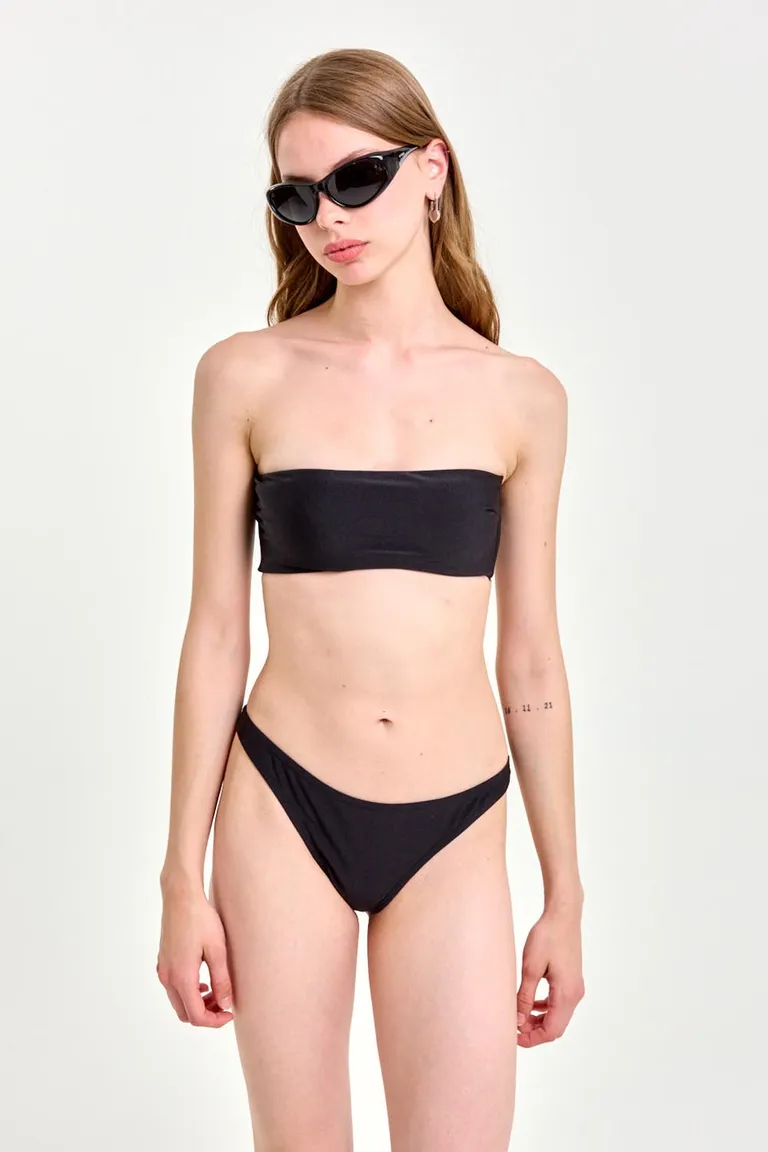 Bikini negro sin tirantes de diseño minimalista y moderno de 47 Street en Swimwear y Beachwear para argentina