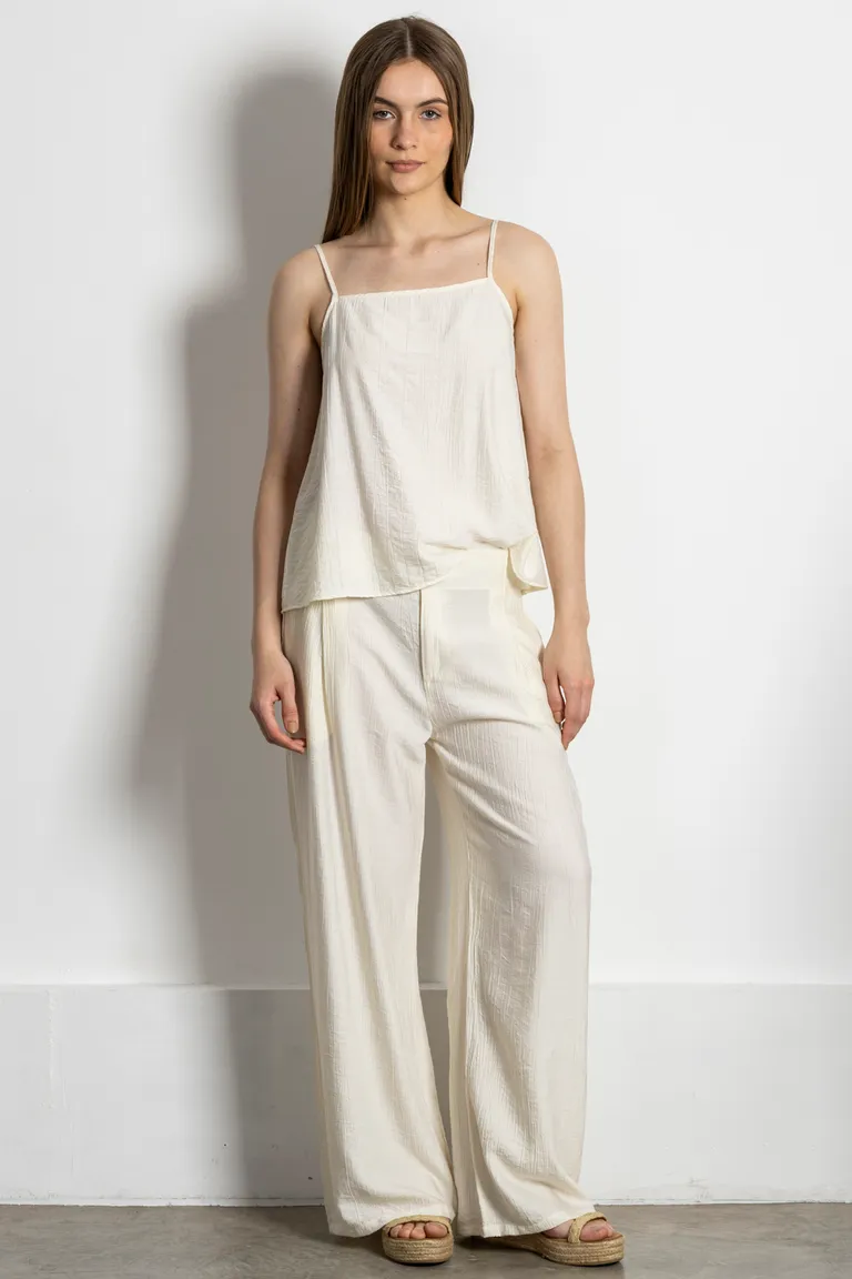 Blusa musculosa blanca con breteles y textura arrugada de Kill en Blusas para argentina