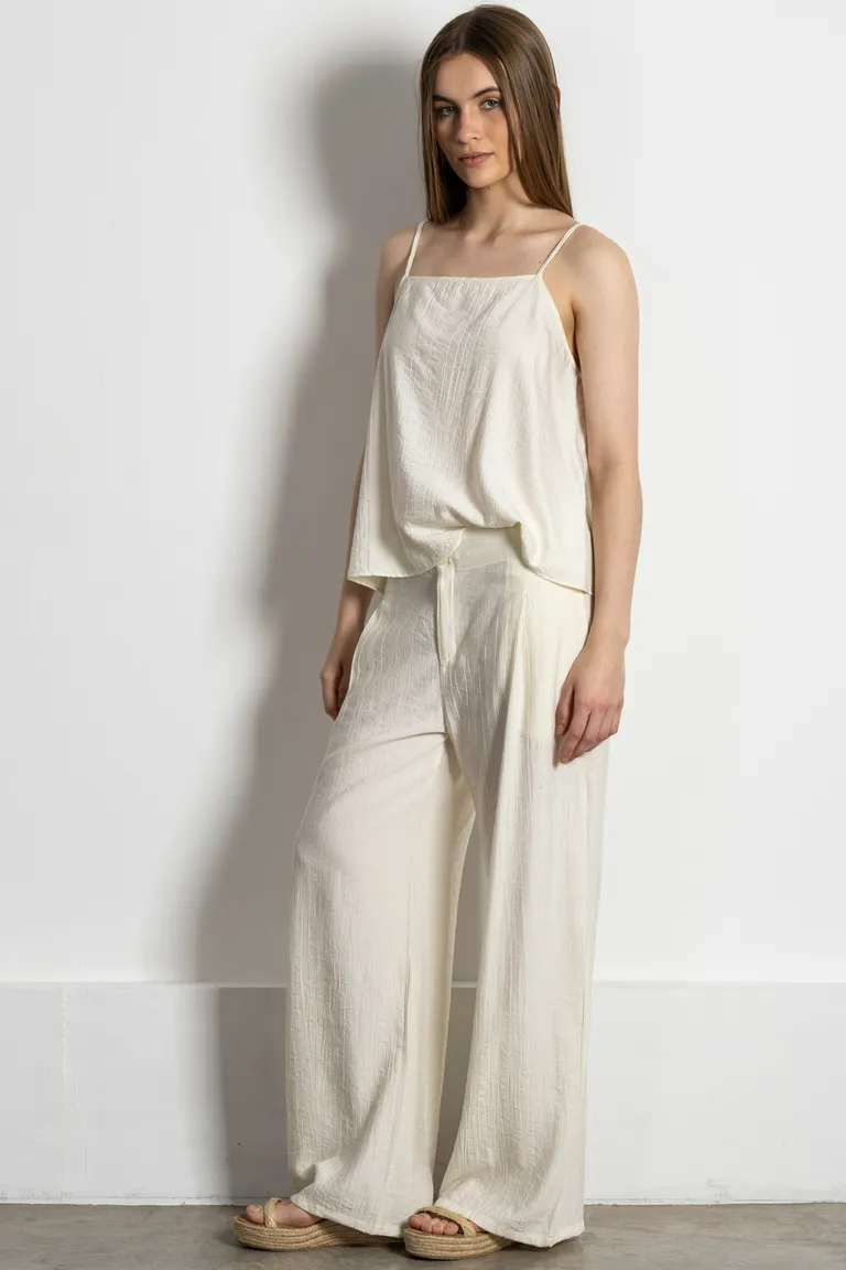 Blusa musculosa blanca con breteles y textura arrugada de Kill en Blusas para argentina