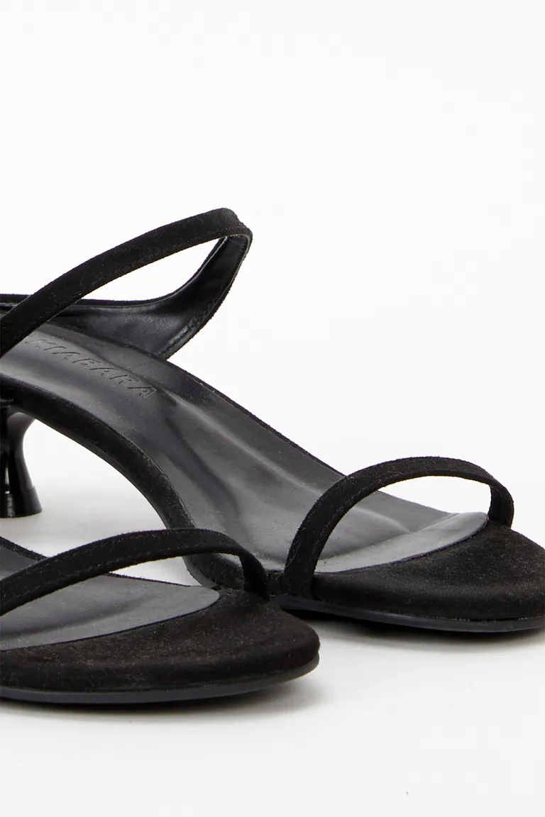 Sandalias Joan: Diseño minimalista y elegante para un estilo sofisticado de Akiabara en Sandalias para argentina