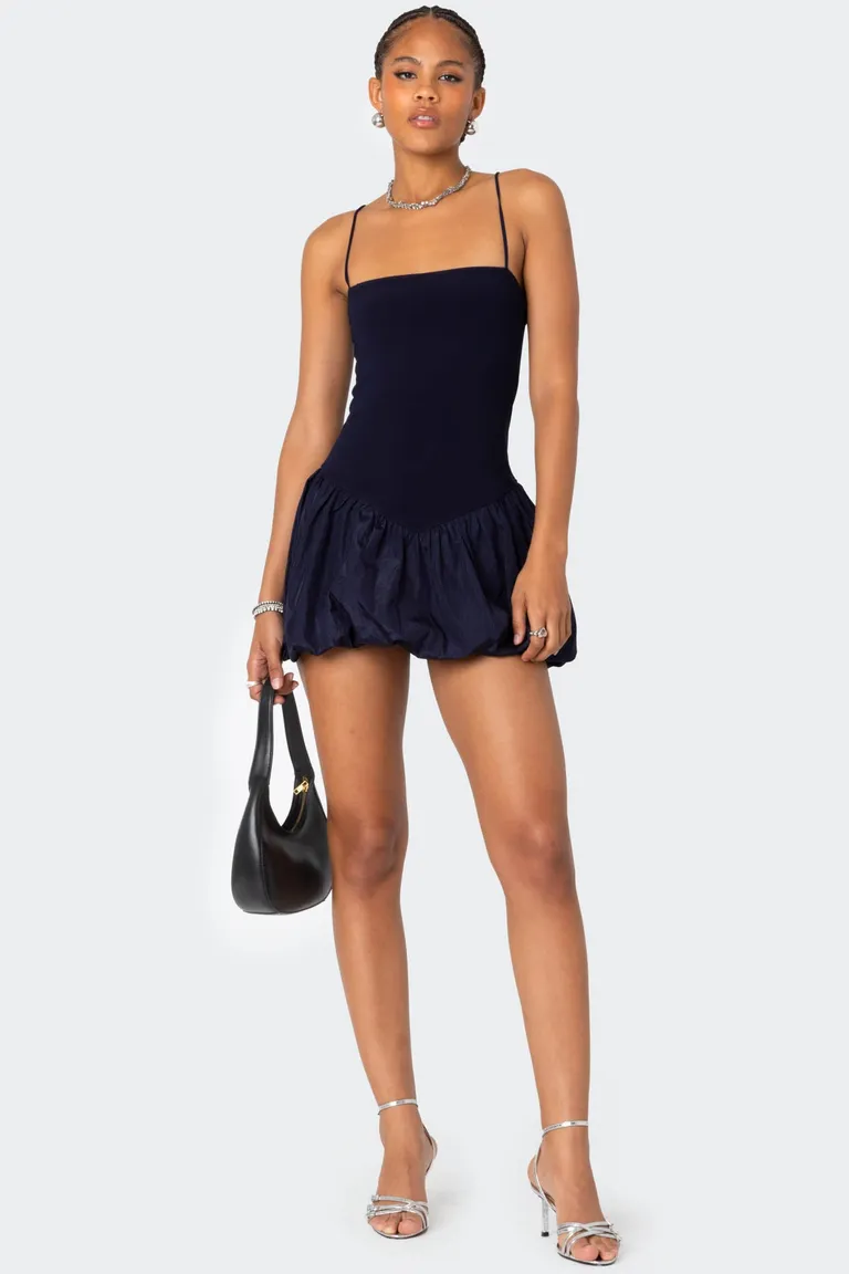 Mini vestido falda globo canalé de Edikted en Vestidos para argentina