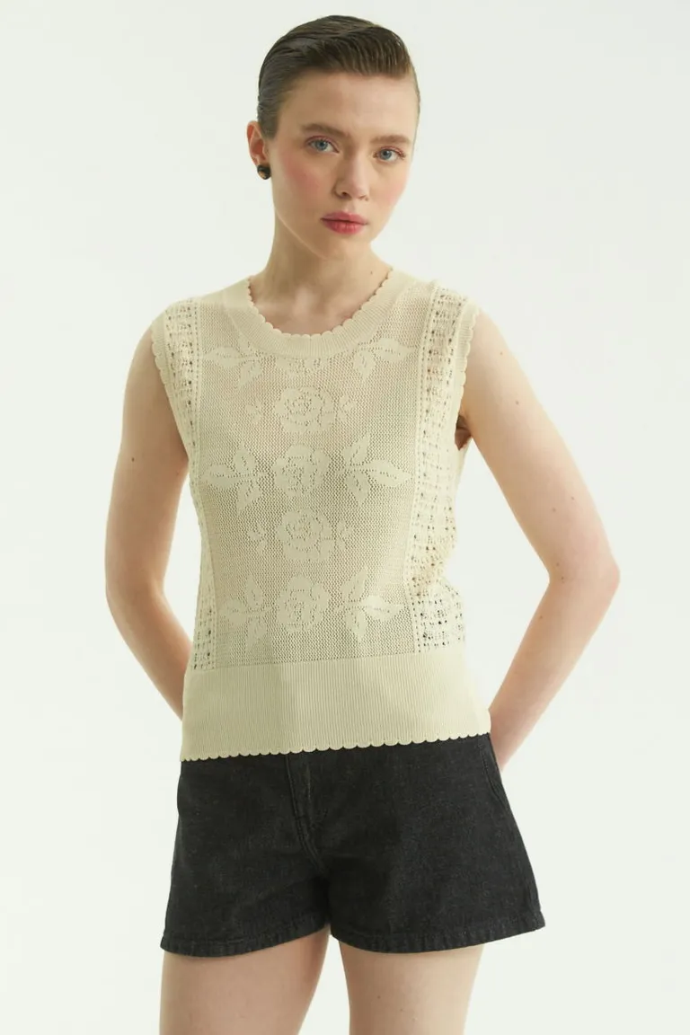 Top tejido sin mangas con diseño de flores y detalle en la espalda de Las Pepas en Tops para argentina