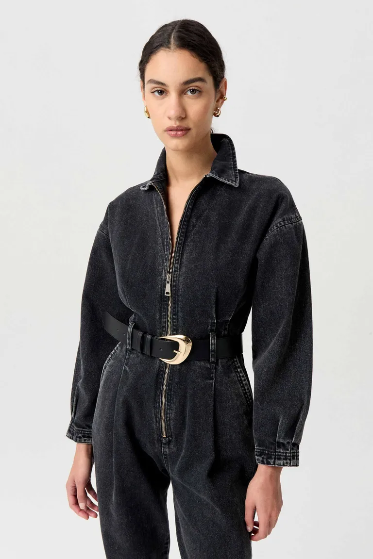 Mono de denim de silueta relajada y pierna slim con detalles personalizados de Markova en Monos para argentina