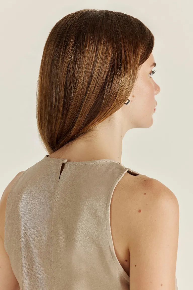 Top de lino con bordado exclusivo, diseño fresco y elegante de Tucci en Tops para argentina