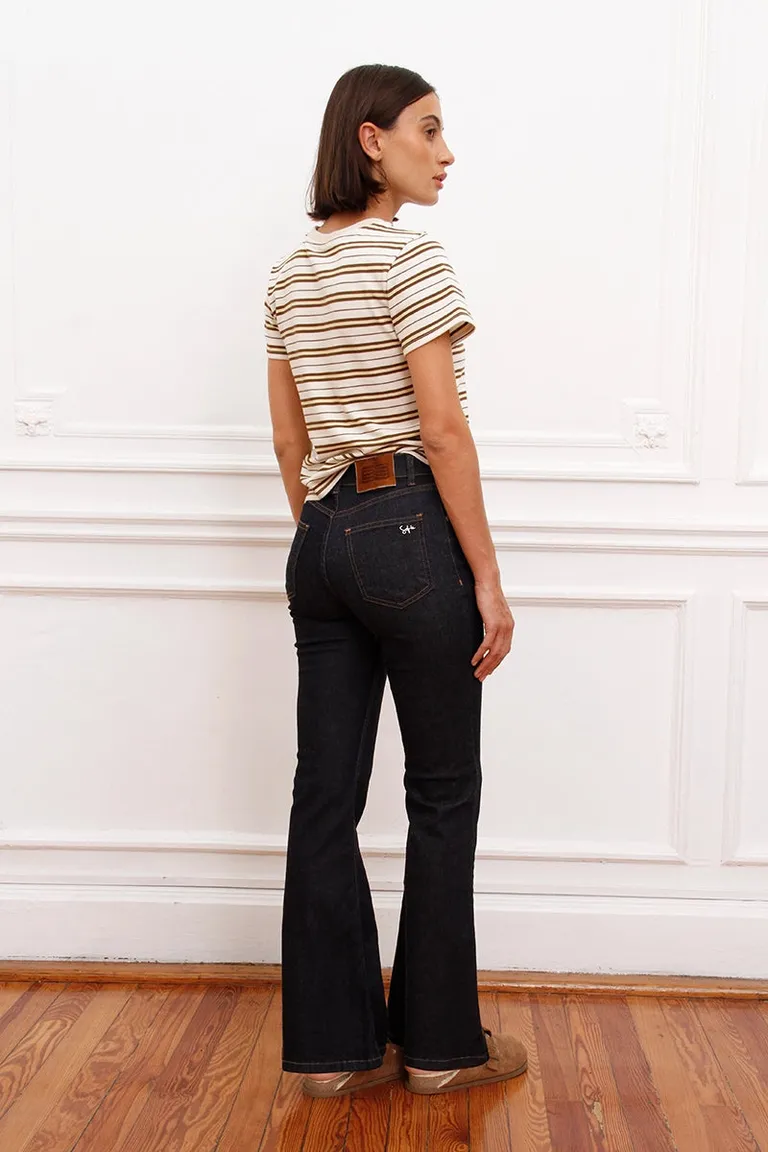 Pantalón de jean corte bootcut tiro medio con cierre y bolsillos laterales de Sofia Sarkany en Pantalones para argentina