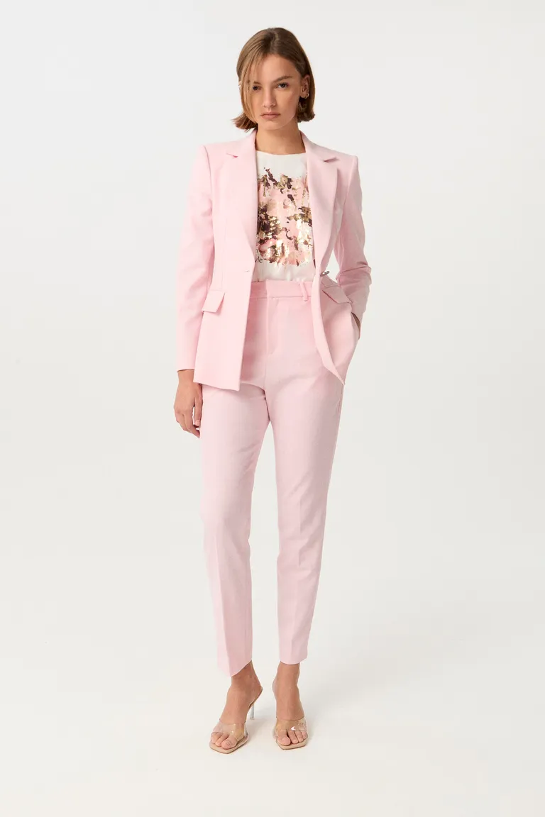 Pantalón rosa de tiro alto y pierna slim, ideal para cualquier ocasión de Markova en Pantalones para argentina