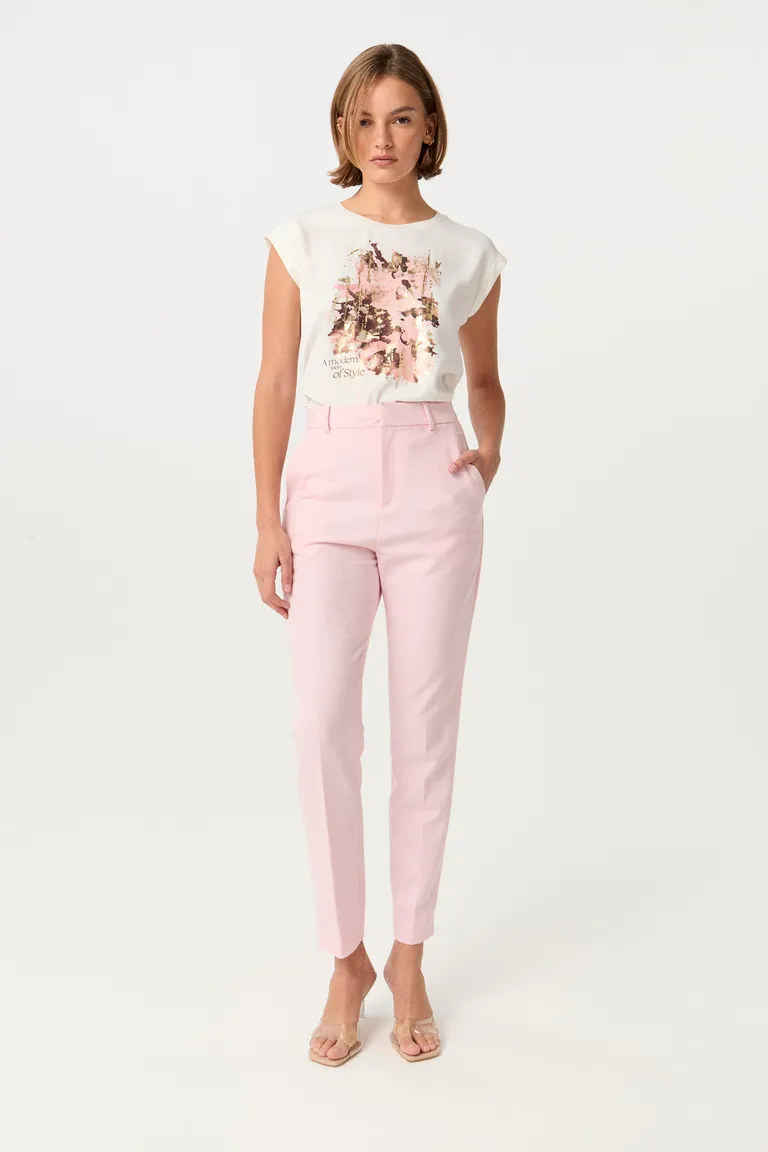 Pantalón rosa de tiro alto y pierna slim, ideal para cualquier ocasión de Markova en Pantalones para argentina