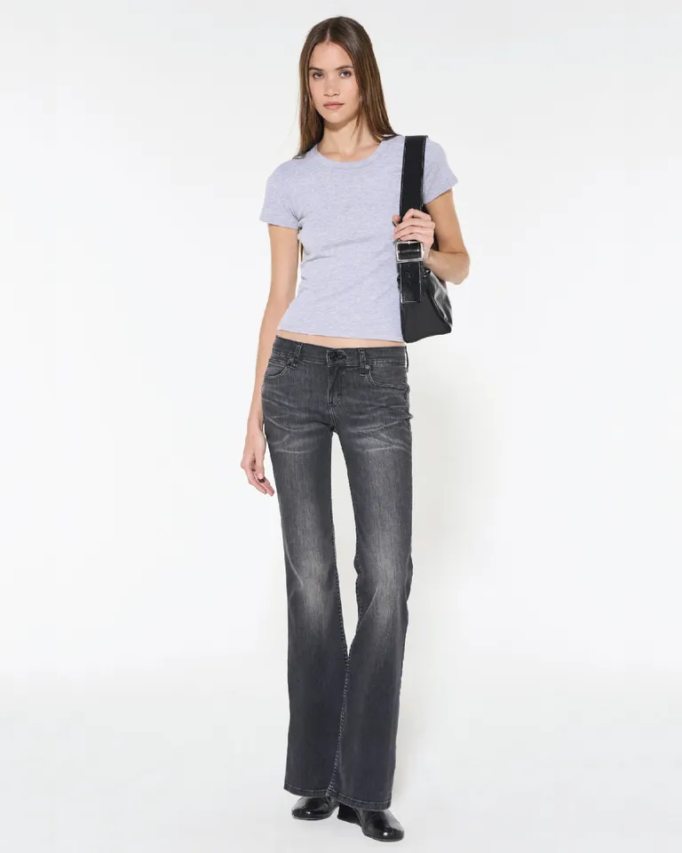 Pantalones vaqueros con corte bootcut y lavado desgastado en negro de Ay Not Dead en Pantalones para argentina