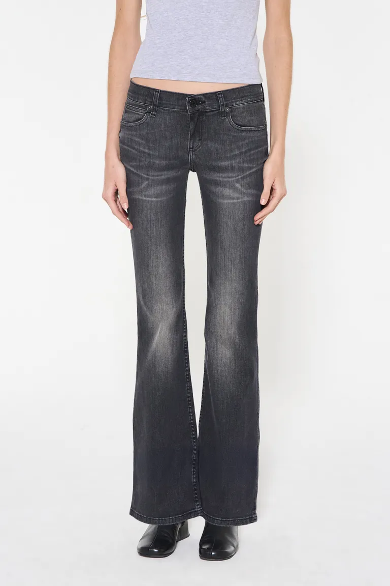 Pantalones vaqueros con corte bootcut y lavado desgastado en negro de Ay Not Dead en Pantalones para argentina